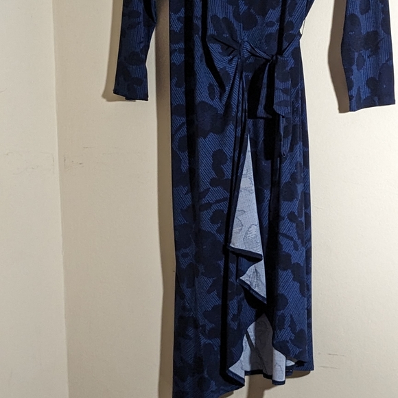 Dress - Picture 1 of 5